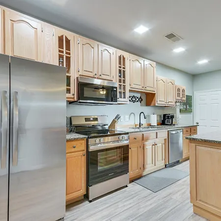 Pet-Friendly Downtown Fulton Apt With Smart Tv!